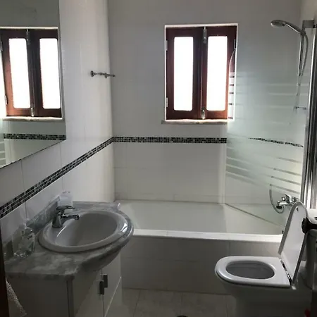 Villa Cash Ella